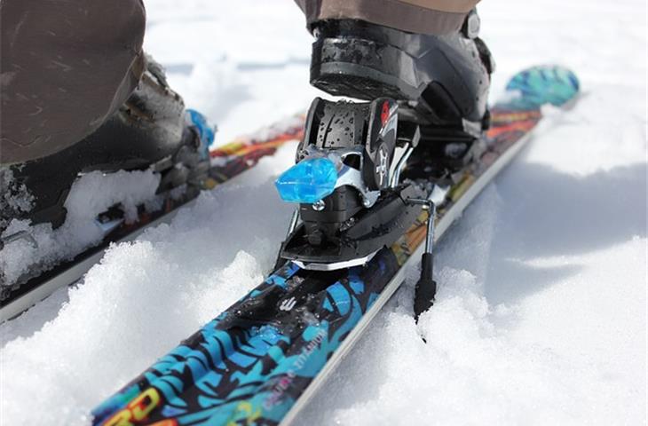 170 cm skis with bindings